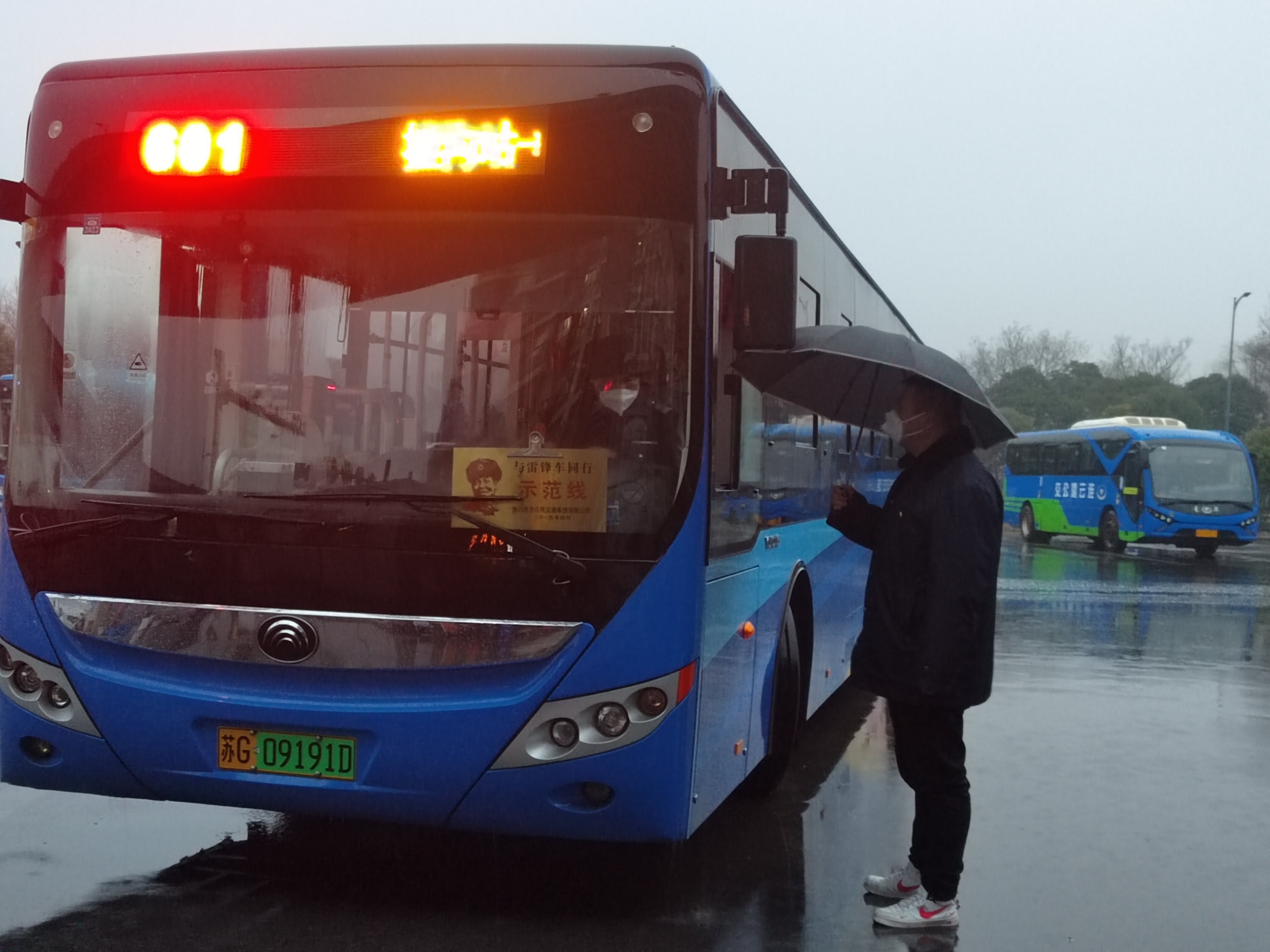 公交集團公交事業二部做好雨天安全交待工作