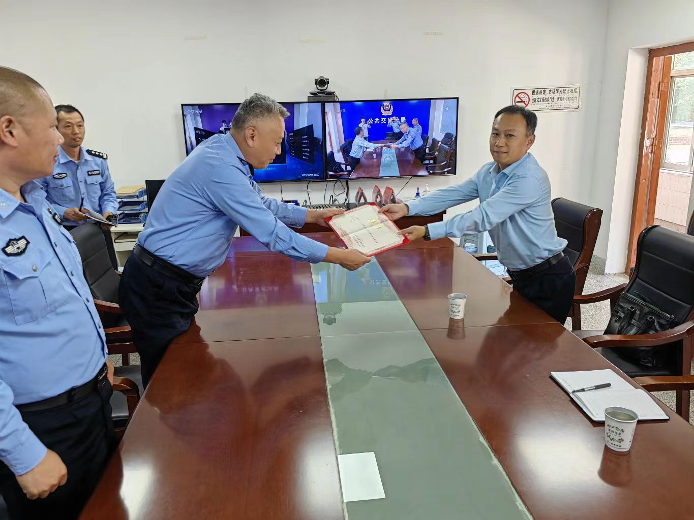 一份“特殊”的聘書，既是榮譽，更是鞭策！新的里程 新的使命——安全保衛部于亮獲聘江蘇省公共交通安保專家