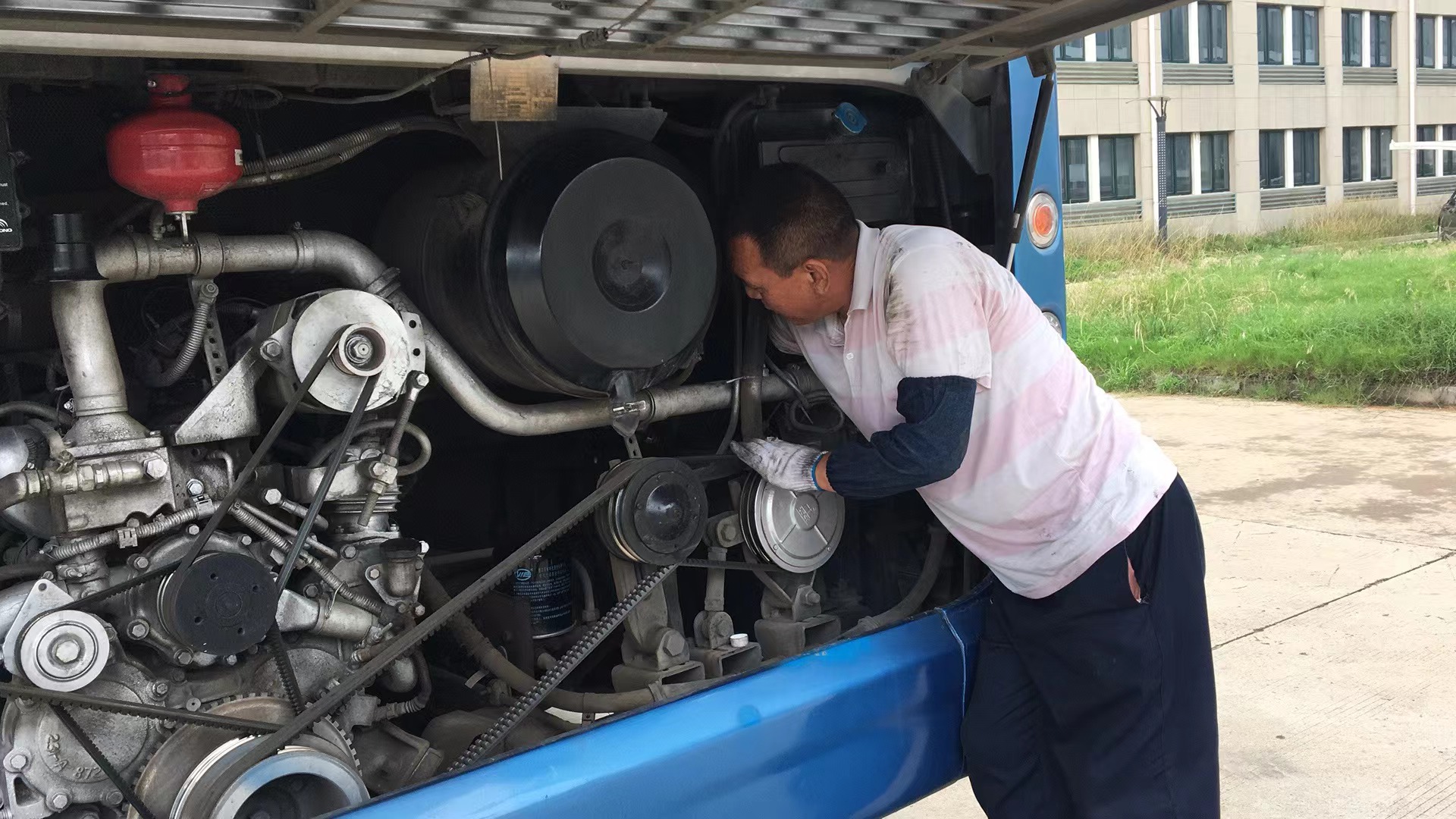 公家集團經營發展事業部開展LNG燃氣車輛機務專項大檢查