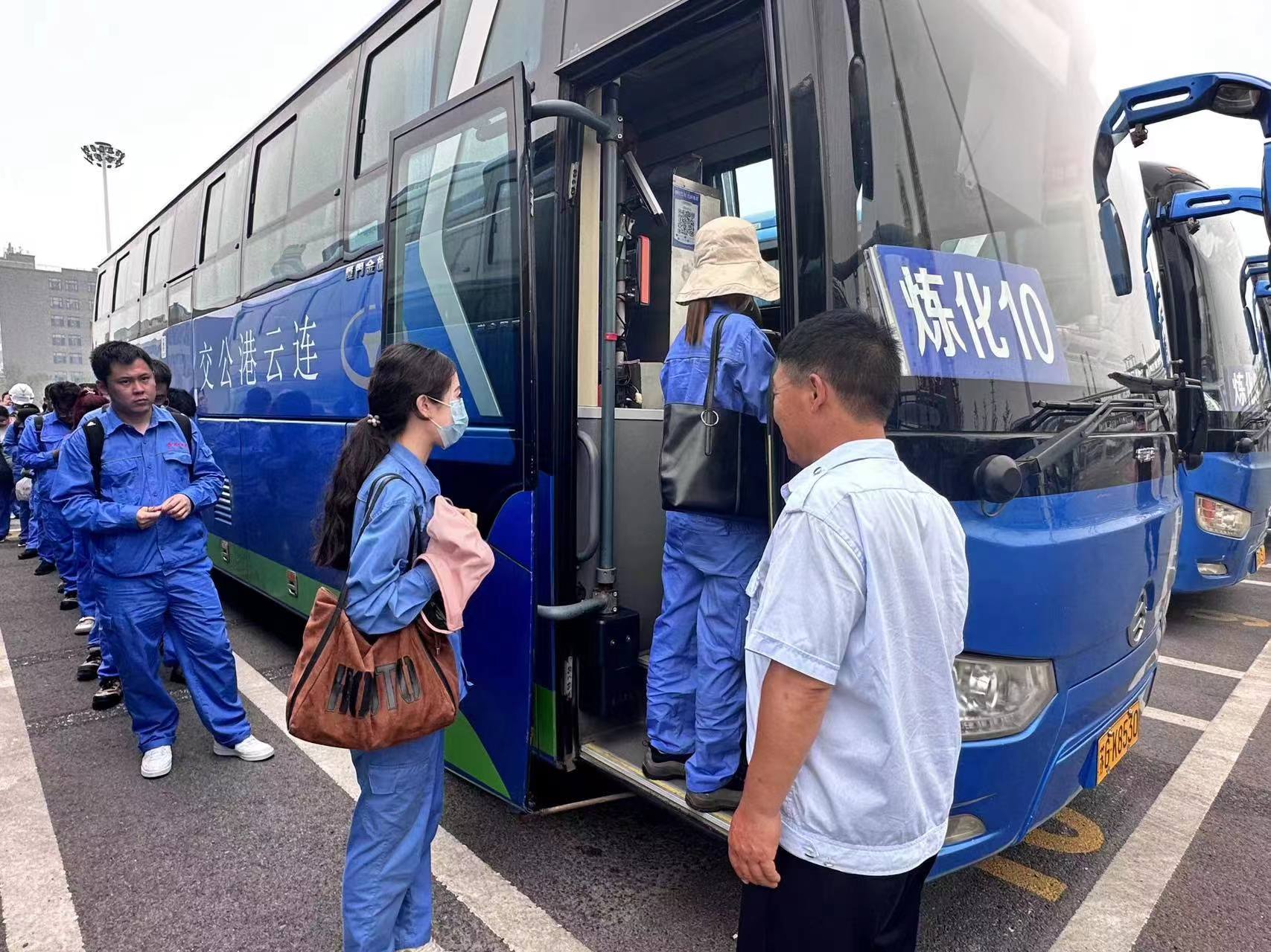 公交集團經營發展事業部開展通勤車場站突擊檢查