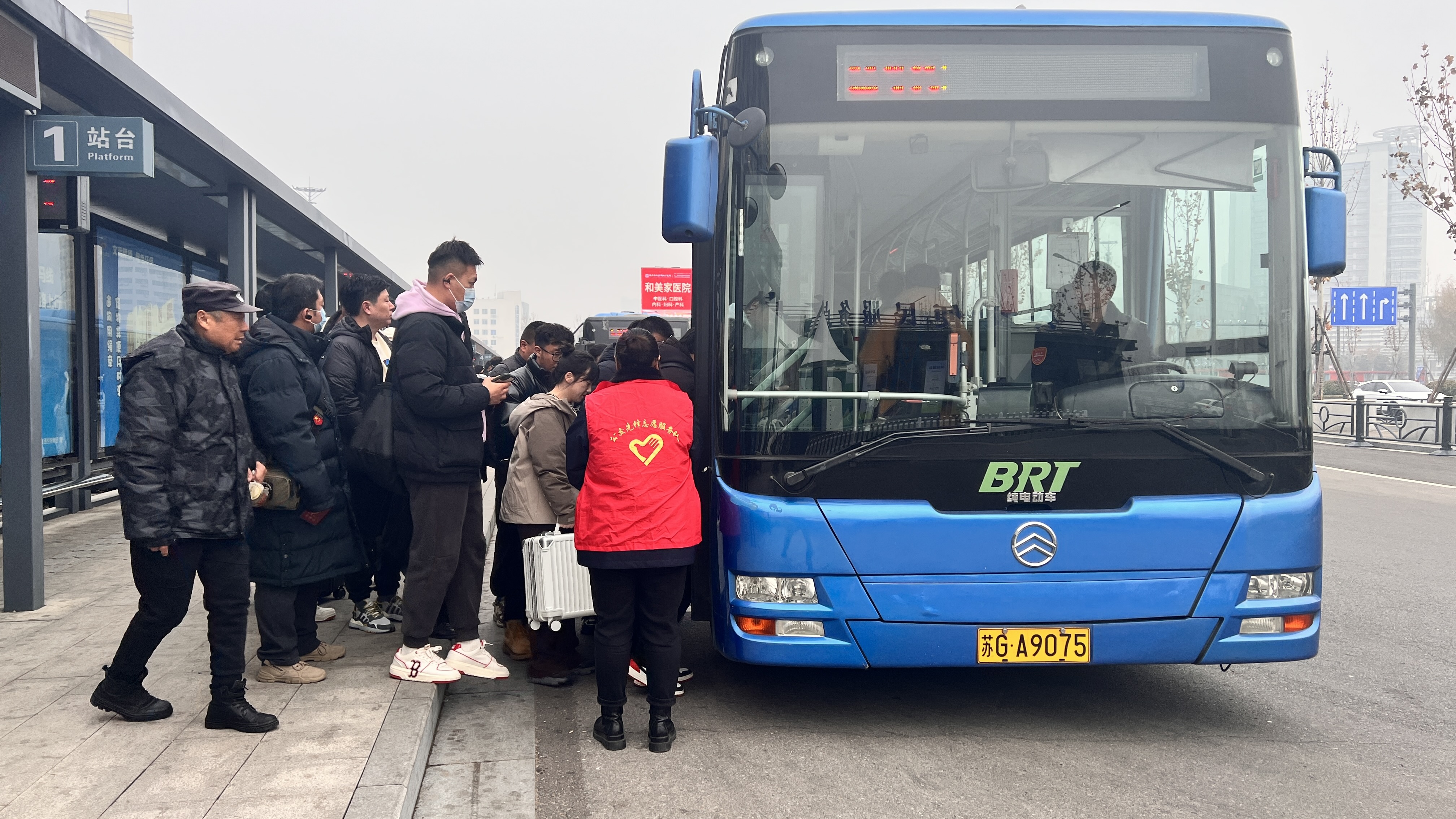 公交集團快速公交事業部持續做好運營志愿服務