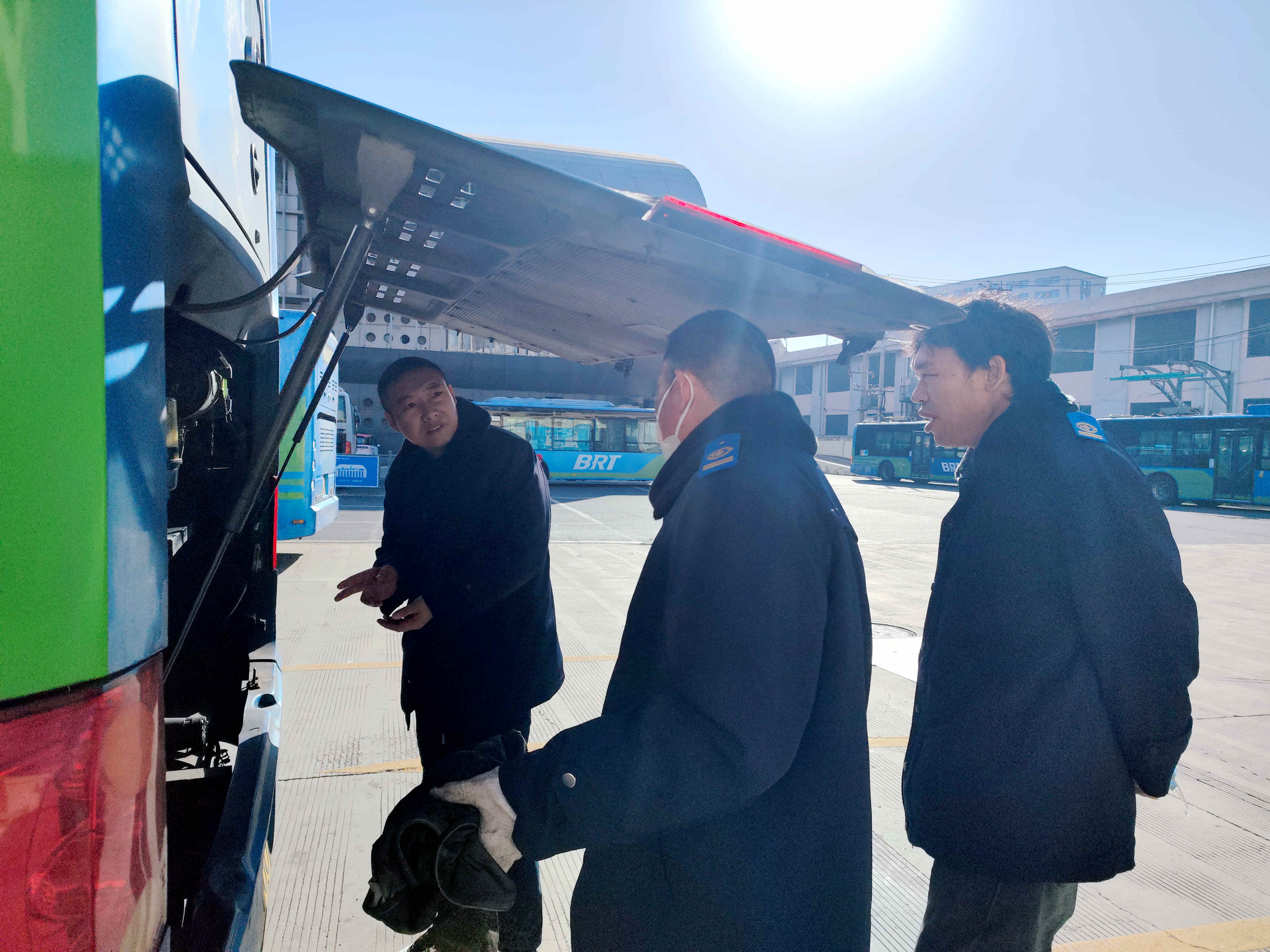 公交集團快速公交事業部開展冬季車輛專項保養工作