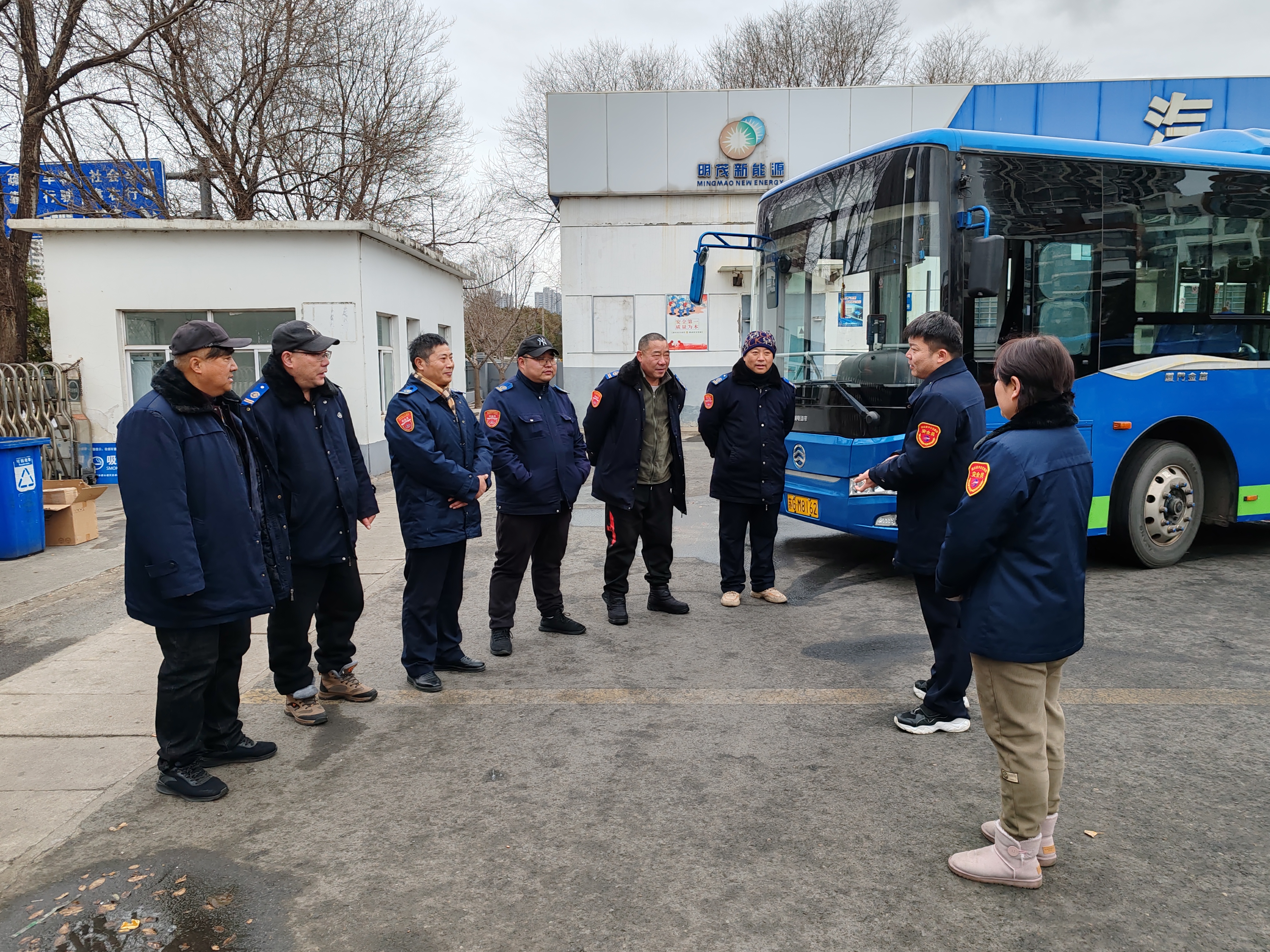 公交集團公交事業二部開展安全合格班組安全日宣傳活動