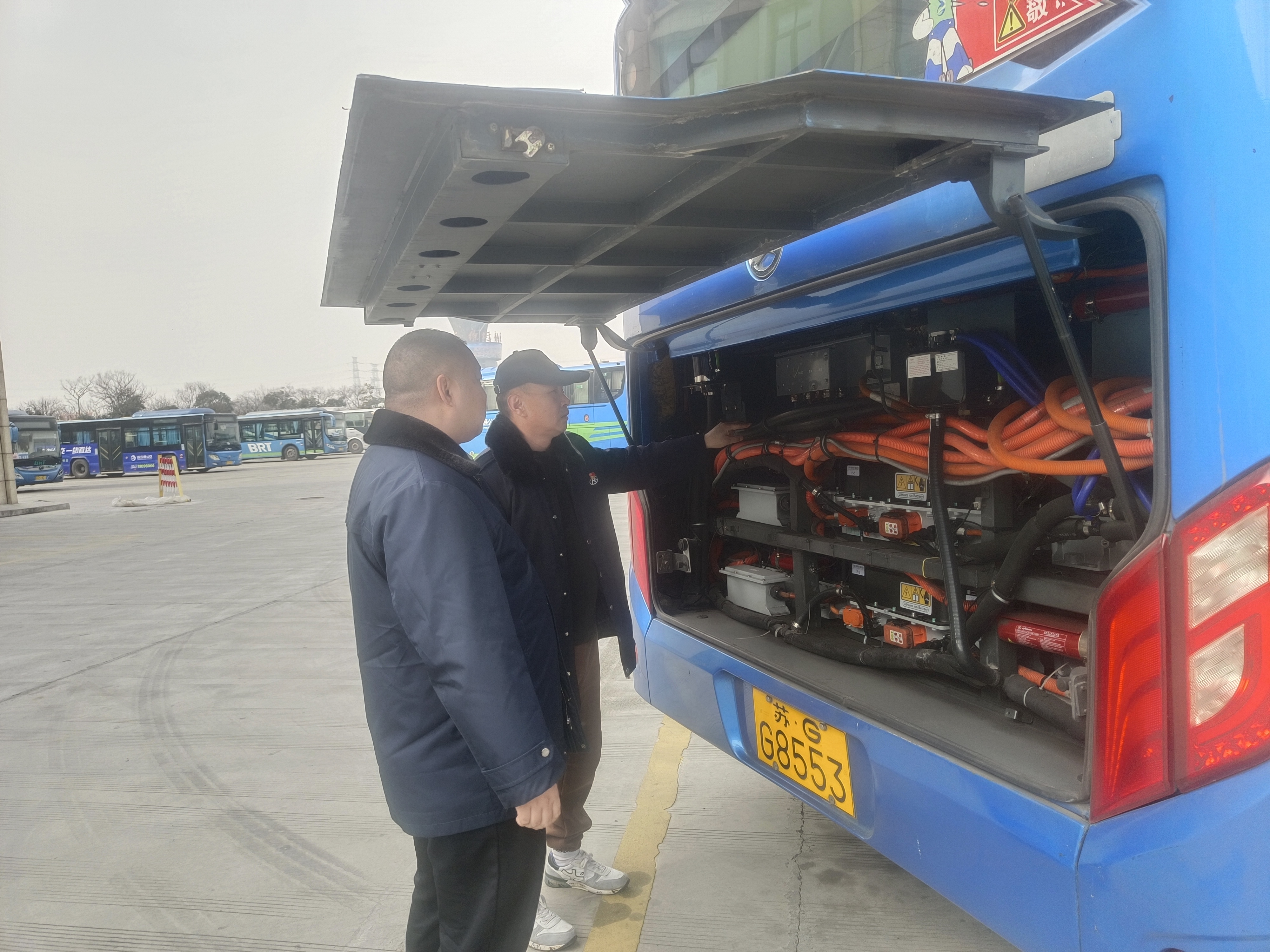 佳連公交公司開展機務專項檢查