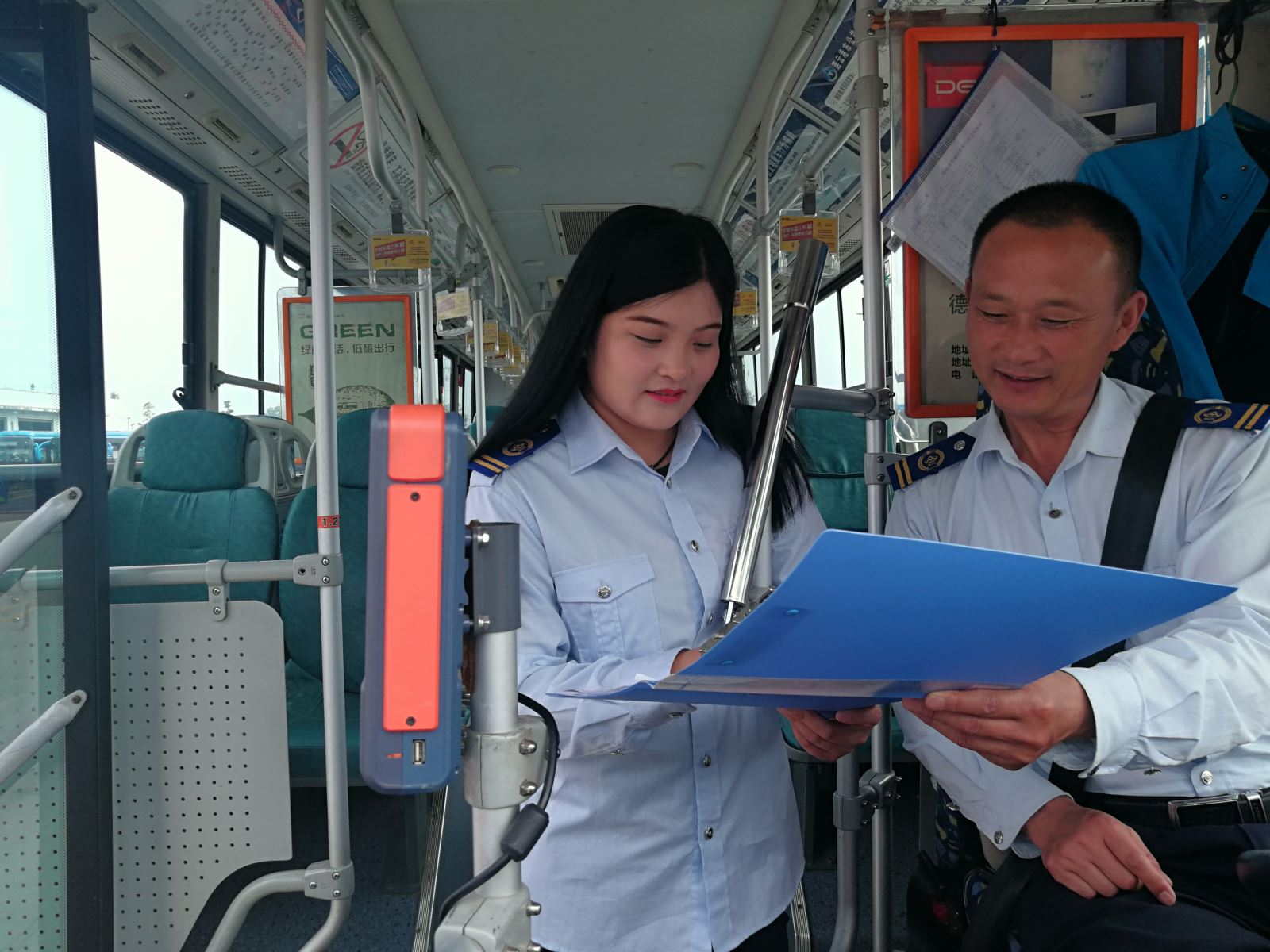 公交集團(tuán)快速公交事業(yè)部深入開展創(chuàng)文工作