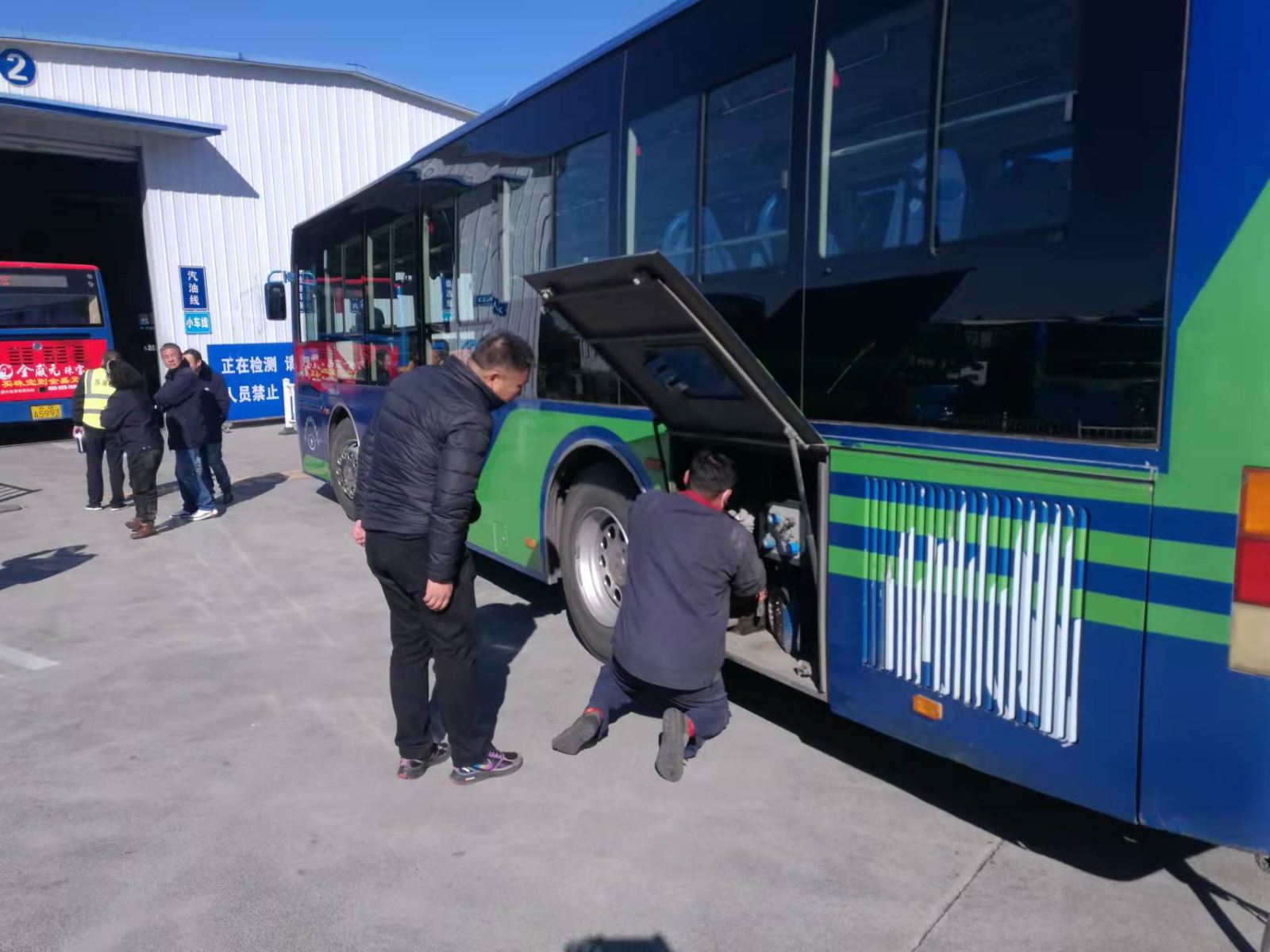 公交集團公交事業(yè)一部做好車輛年檢 技評工作