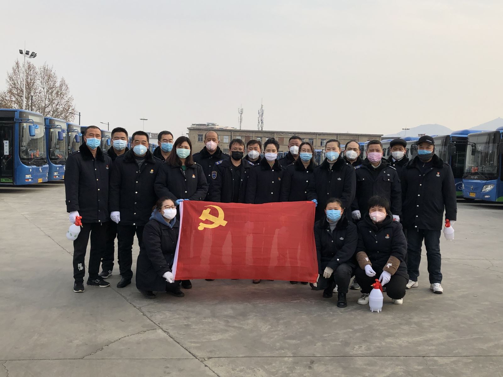 堅守一線，用行動譜寫了一曲“愛的奉獻(xiàn)”