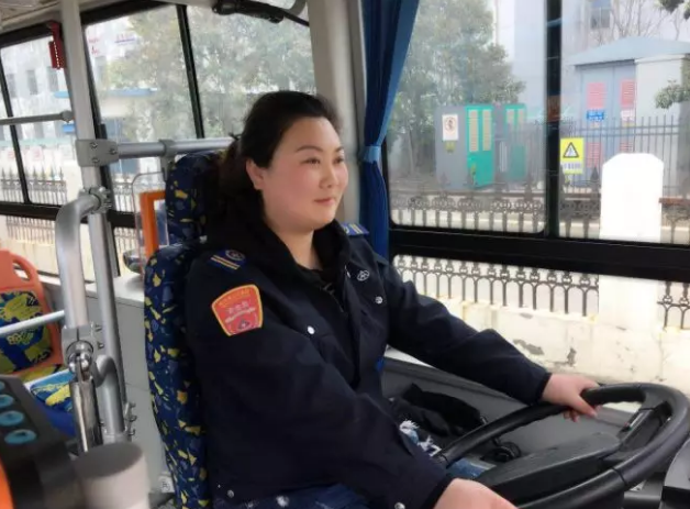 靚麗風(fēng)姿，“三八節(jié)”里公交集團(tuán)女員工們的別樣芳華