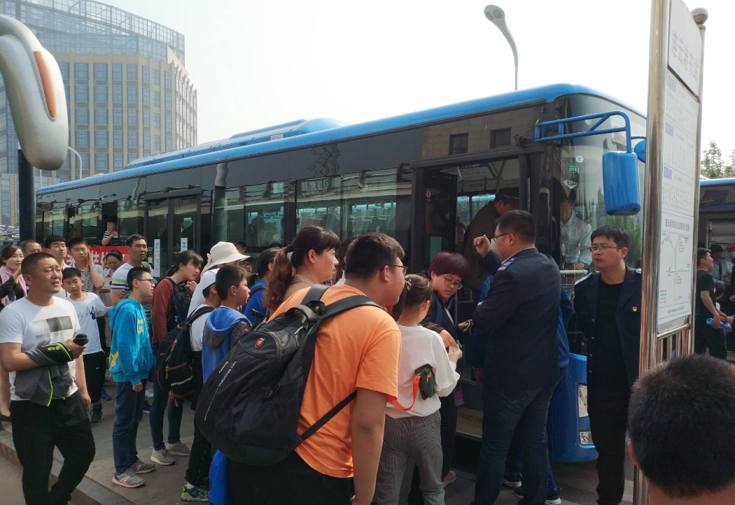 公交集團東部公司積極做好“五一”小長假客流督導(dǎo)工作