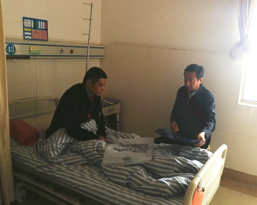 公交集團黨委書記、總經理劉佃華慰問受傷駕駛員