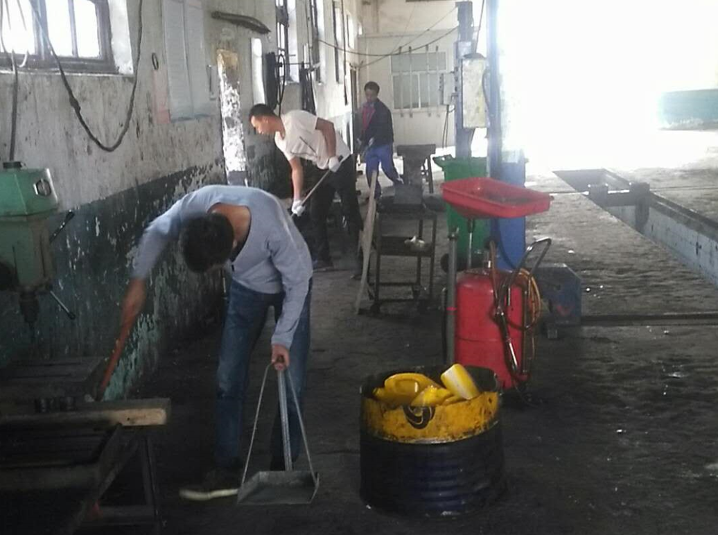 公交集團汽服公司開展雙節前環境衛生整治工作