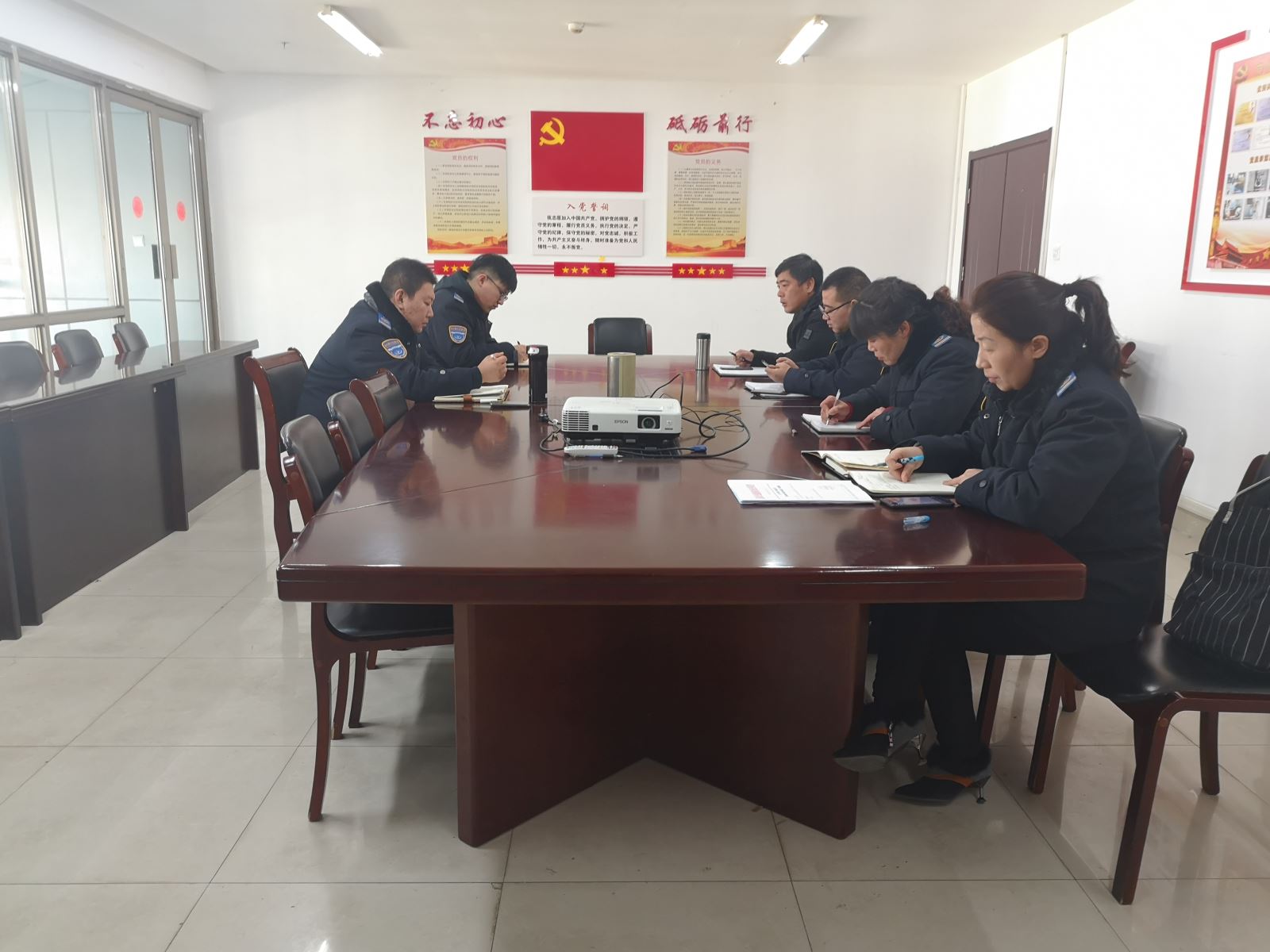 公交集團快速公交事業部召開開通B12區間線專項會議