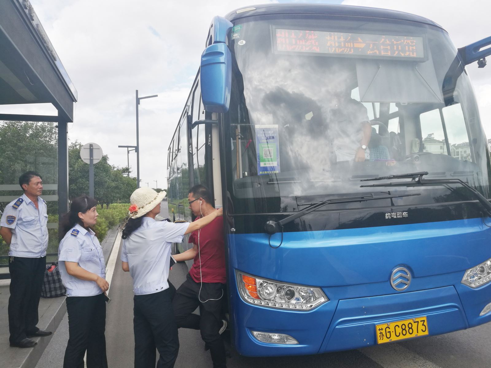 公交集團(tuán)佳連公司開(kāi)展機(jī)場(chǎng)專線專項(xiàng)檢查