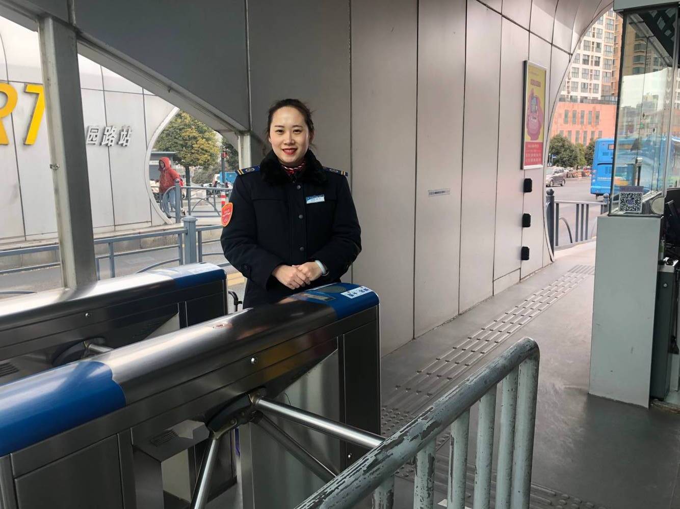 發(fā)生在公交站臺(tái)里的溫暖小事