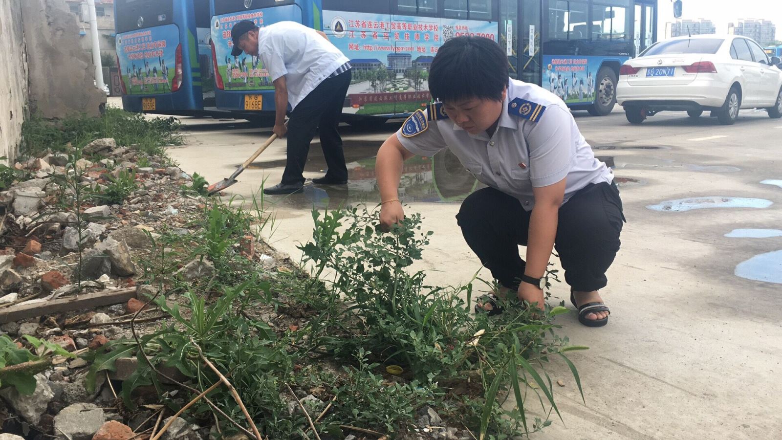 公交集團(tuán)公交事業(yè)一部持續(xù)開展站場衛(wèi)生清潔行動