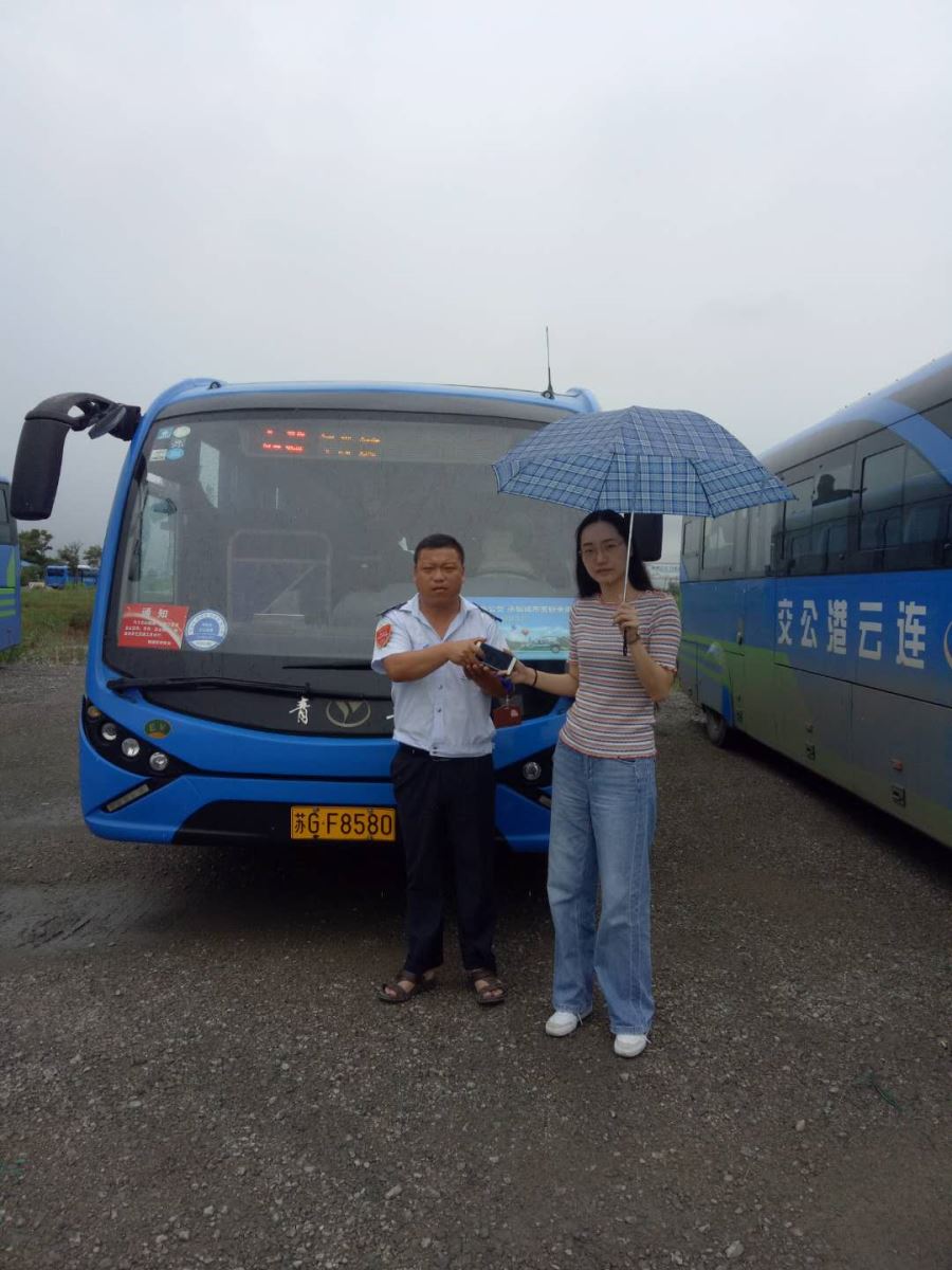 經營發展事業部53路駕駛員孫林拾金不昧