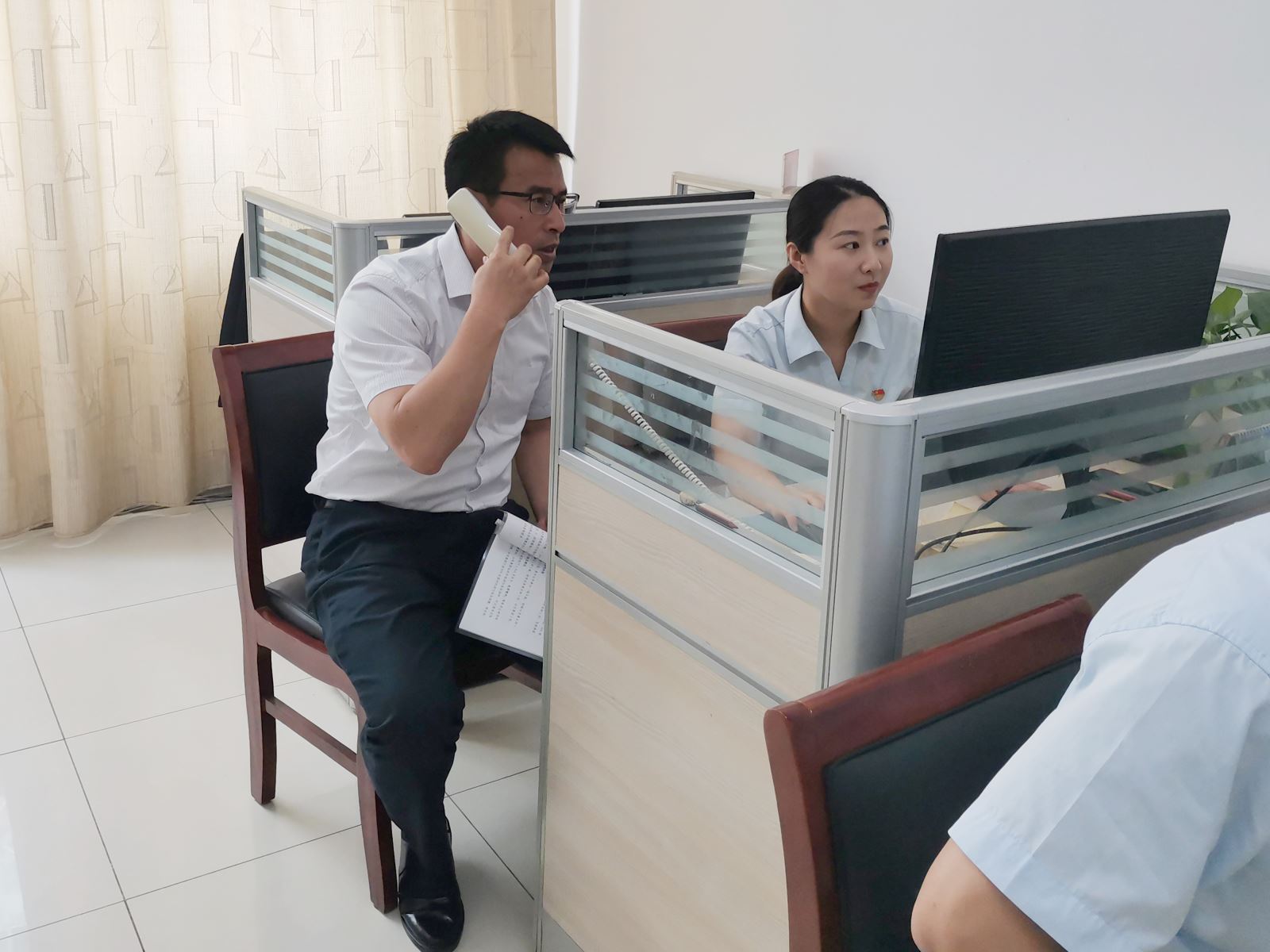 公交集團(tuán)開展“傾聽民意、為民解難”暨“我當(dāng)一天話務(wù)員”活動(dòng)