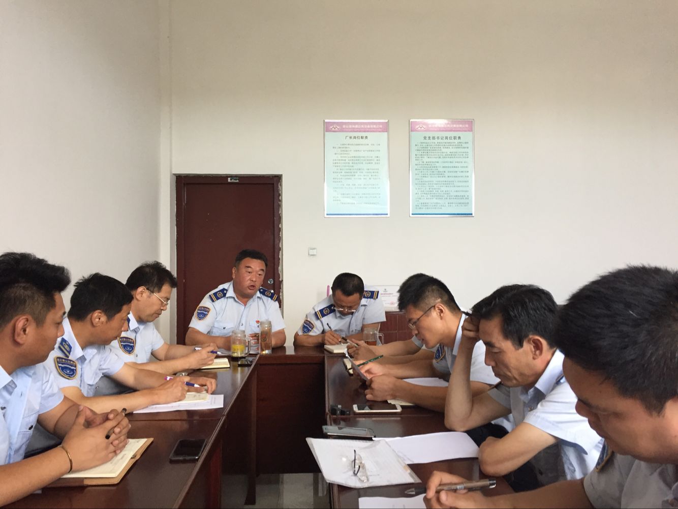 公交汽服公司召開“振奮精神強堡壘，頑強拼搏謀跨越”主題黨日座談會