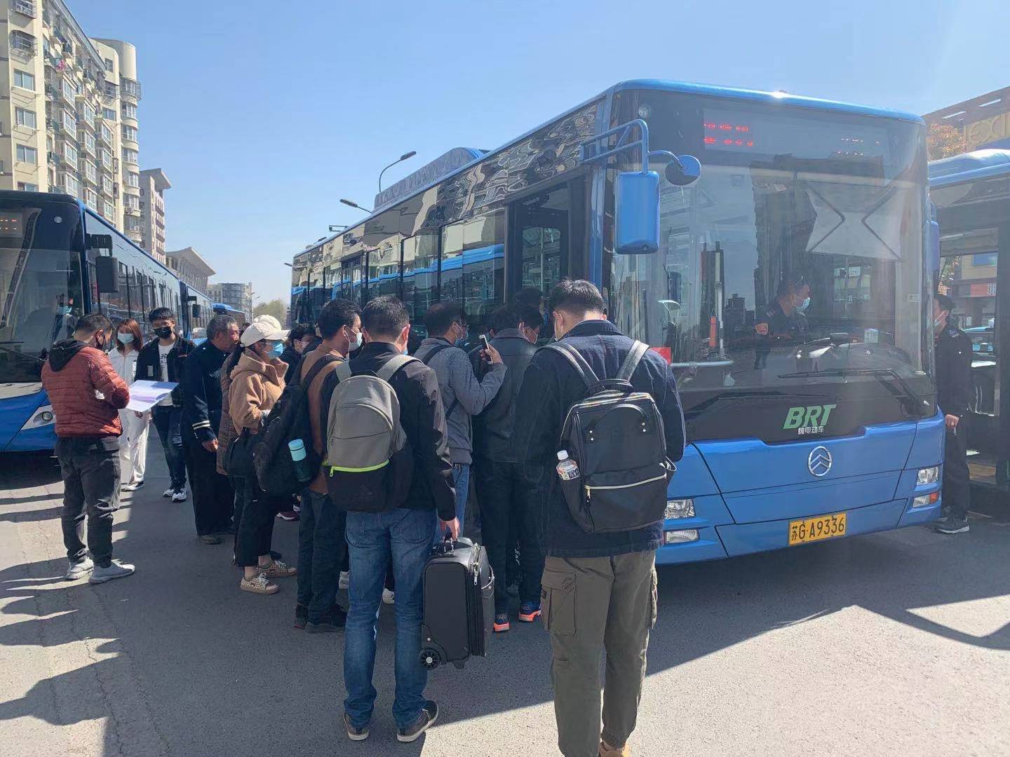 運(yùn)輸客流42萬(wàn)人次，公交集團(tuán)圓滿完成清明節(jié)小長(zhǎng)假運(yùn)輸保障任務(wù)！