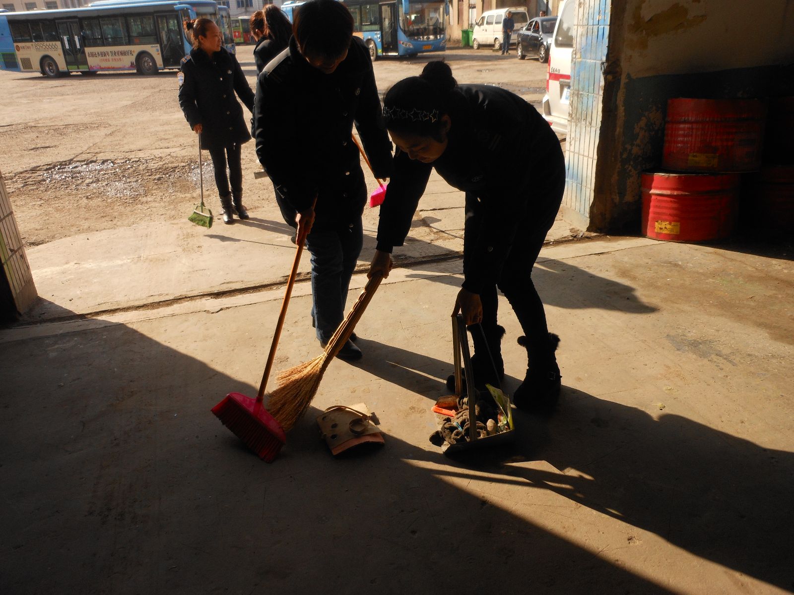 公交維修公司黨支部、工會(huì)組織女工開展“三八婦女節(jié)”活動(dòng)