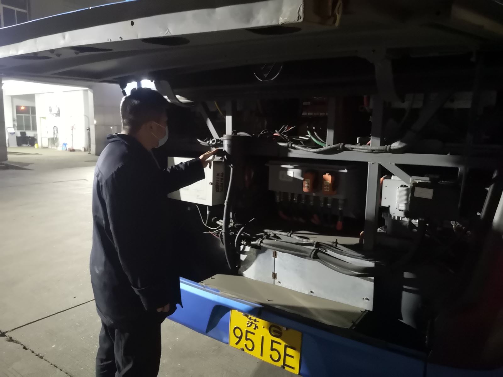 公交集團公交事業(yè)二部持續(xù)做好夜查工作