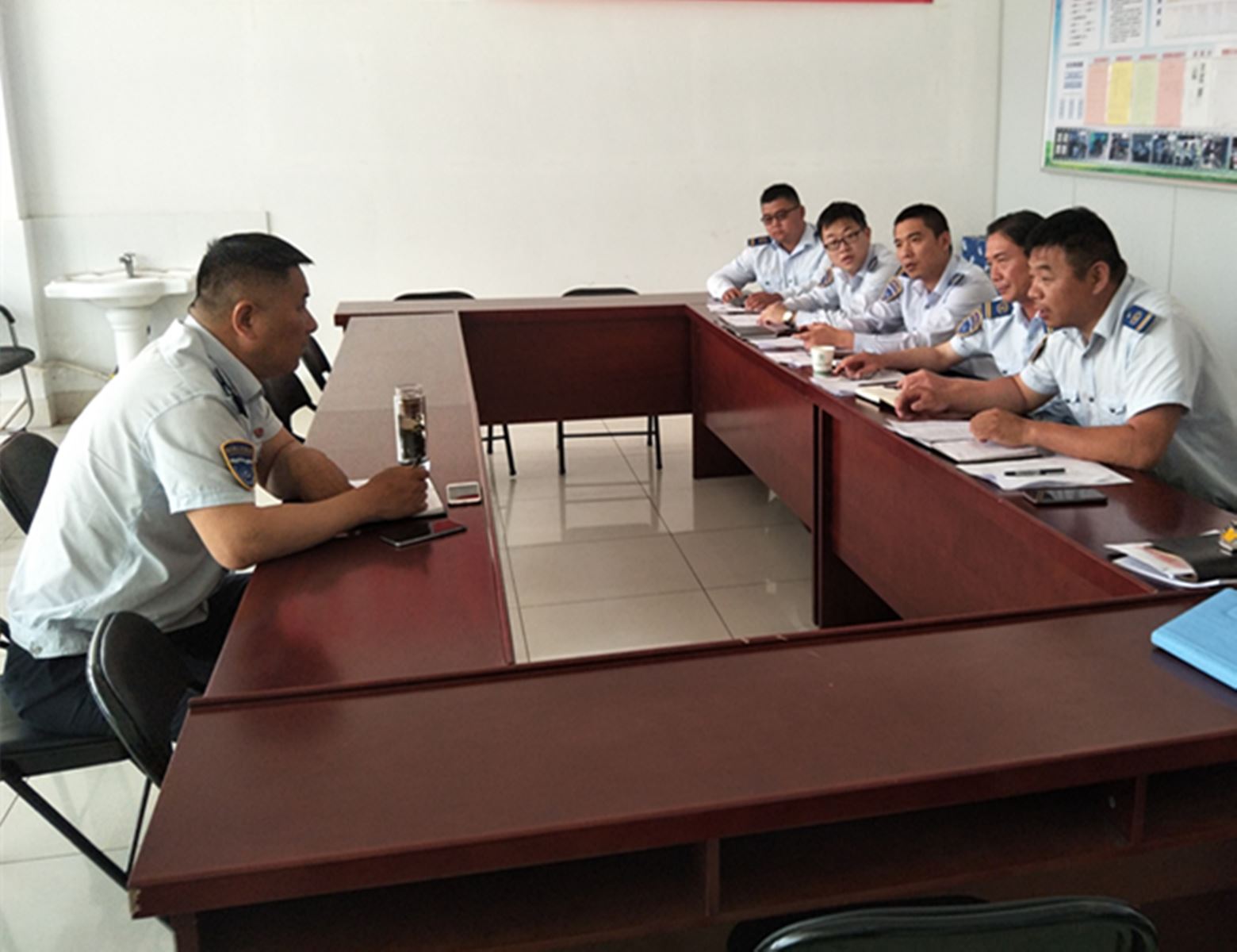 公交集團經營發展事業部召開端午節前生產運營會