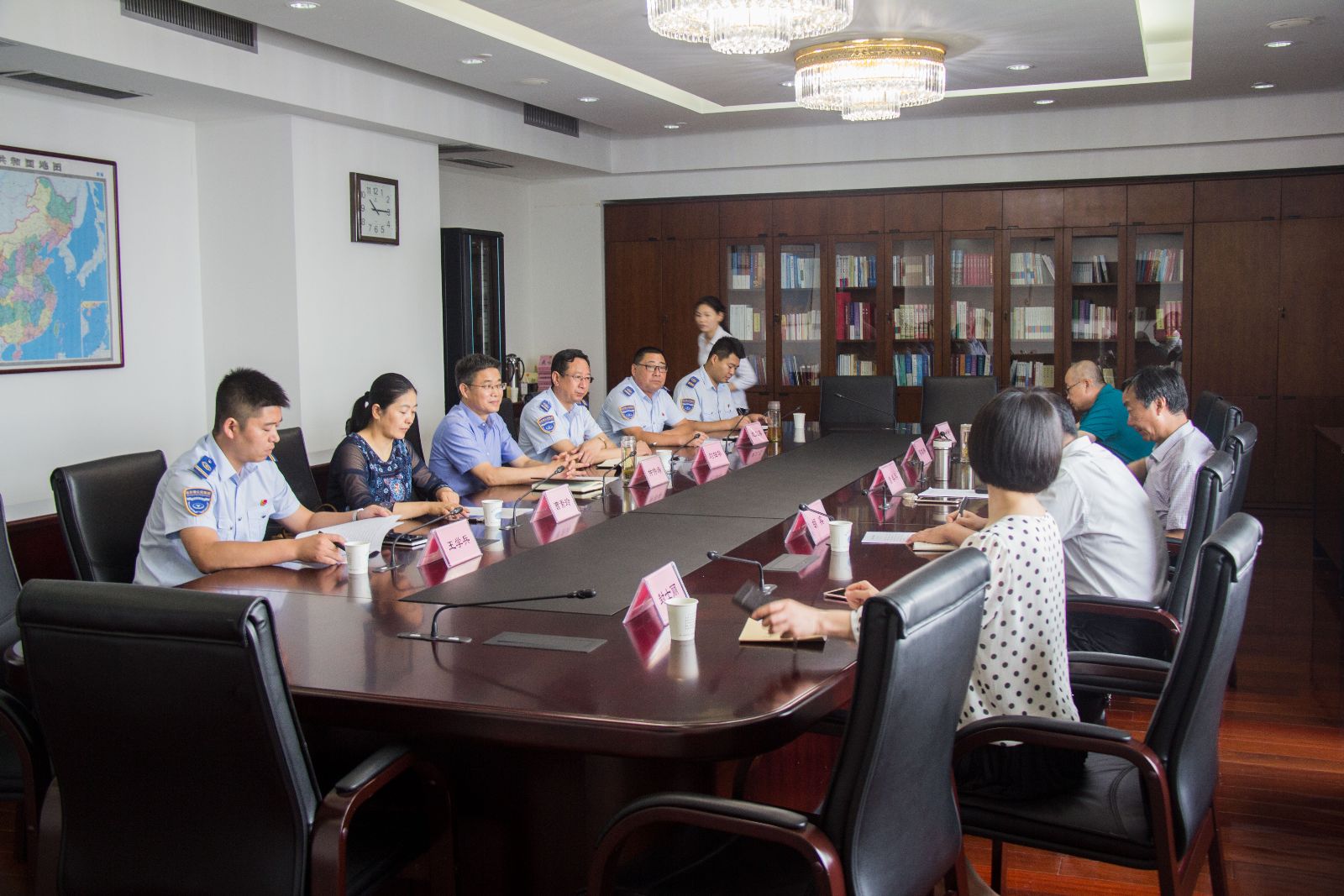 市人大調研我市公共交通發展情況