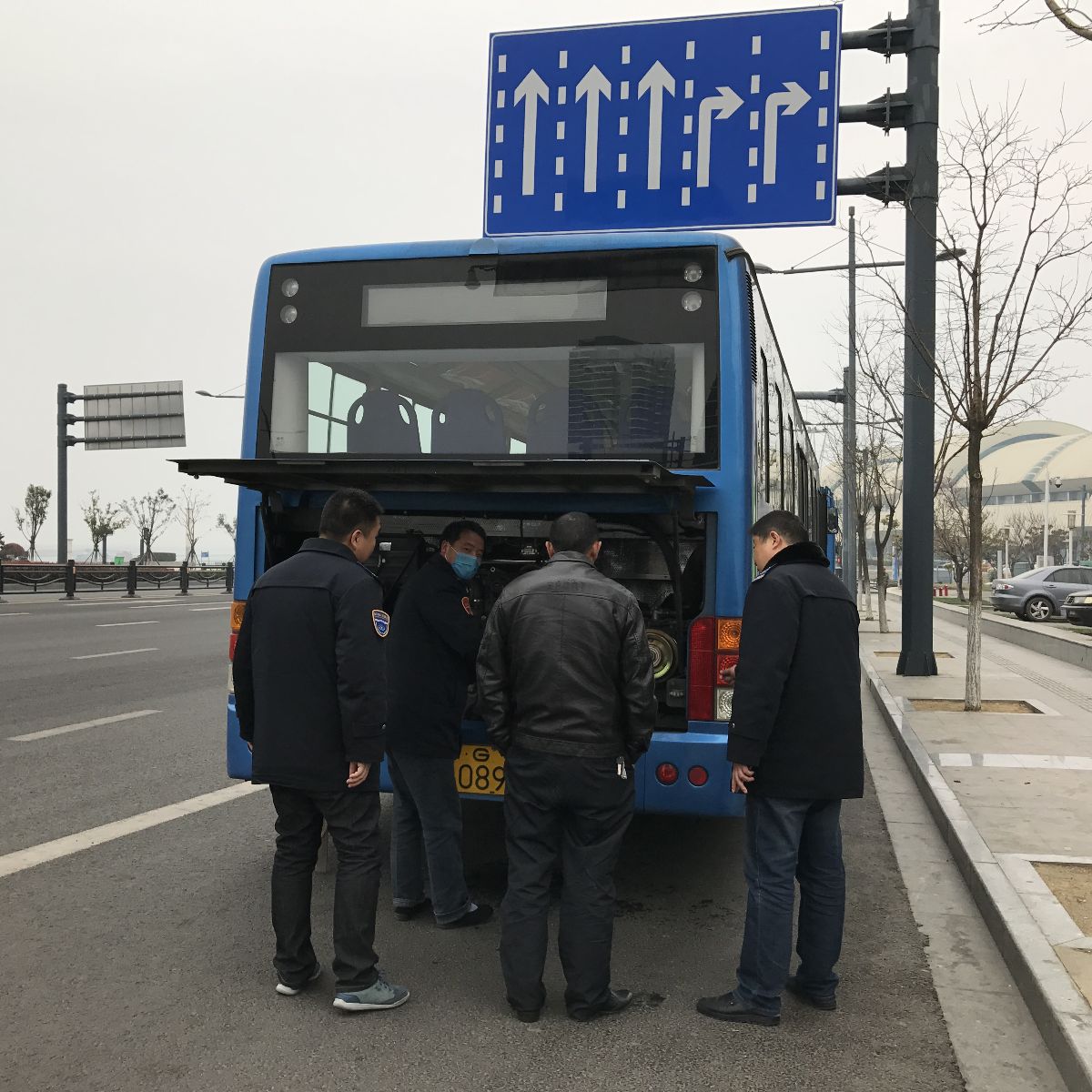 公交東部公司開展清明節(jié)前機務專項大檢查