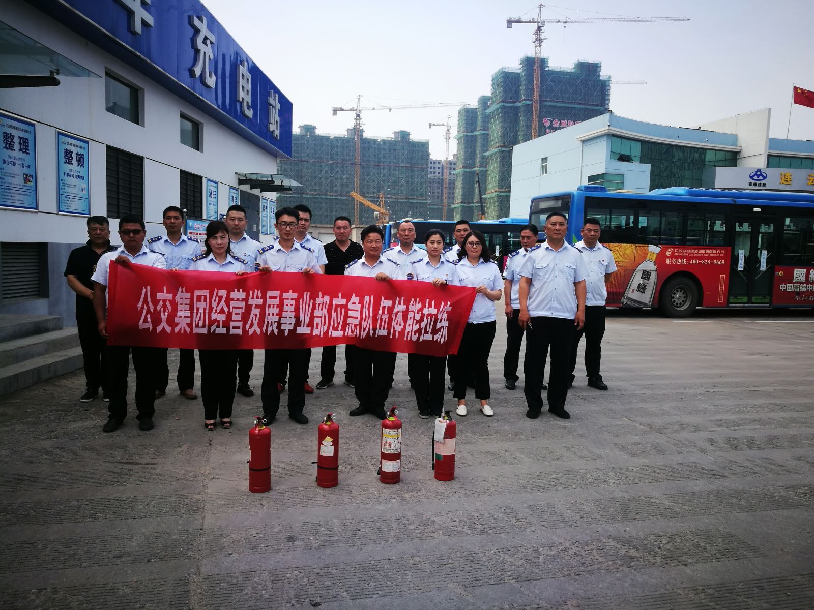 公交集團(tuán)經(jīng)營發(fā)展事業(yè)部開展應(yīng)急隊(duì)伍體能拉練活動