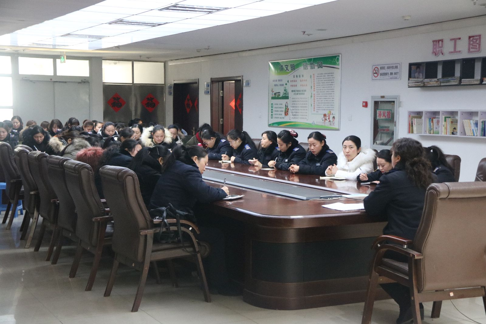 公交集團快速公司召開冬季站務員“文明安全、優質服務”會議