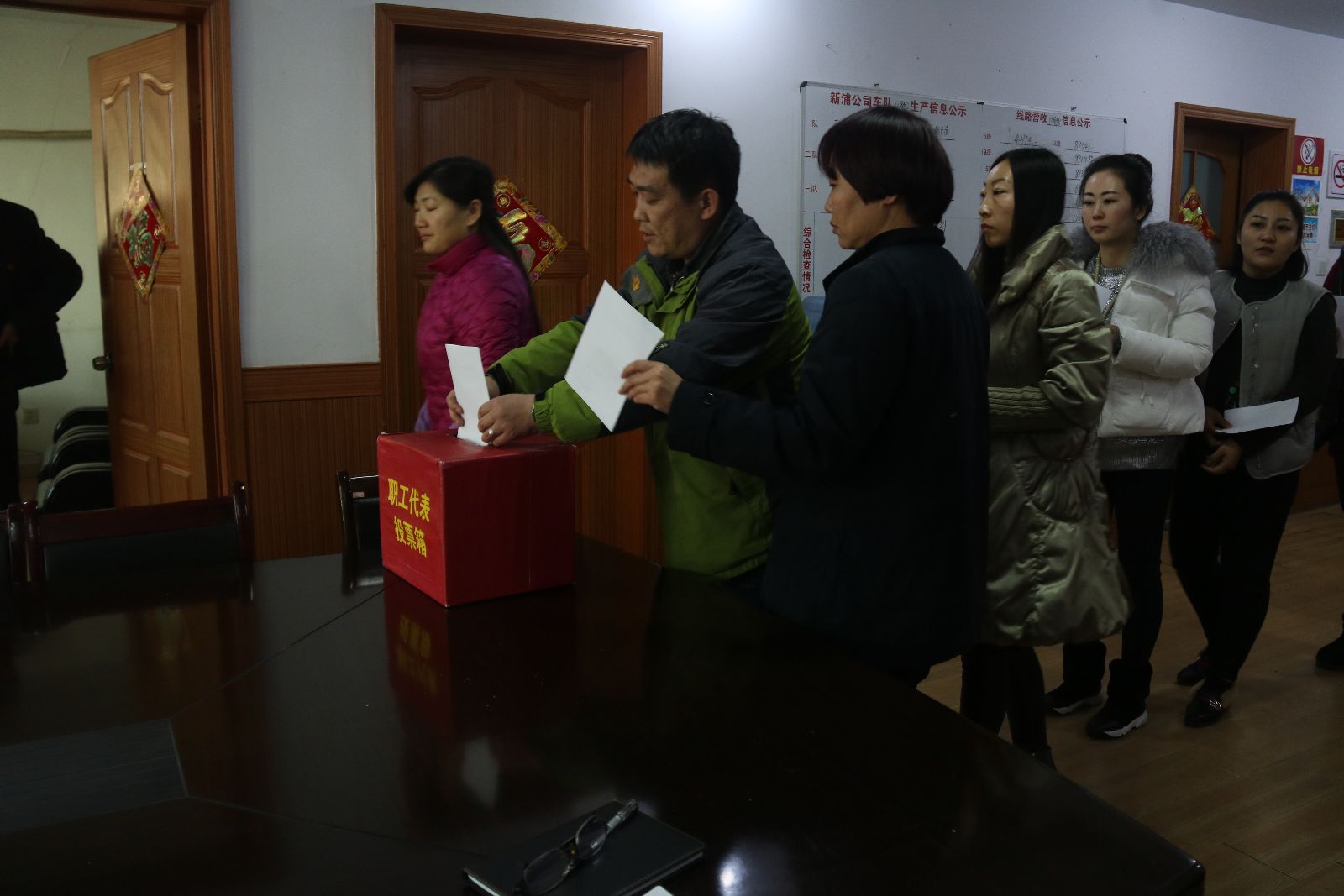 公交新浦公司開展公交集團(tuán)一屆一次職工代表大會(huì)代表選舉工作