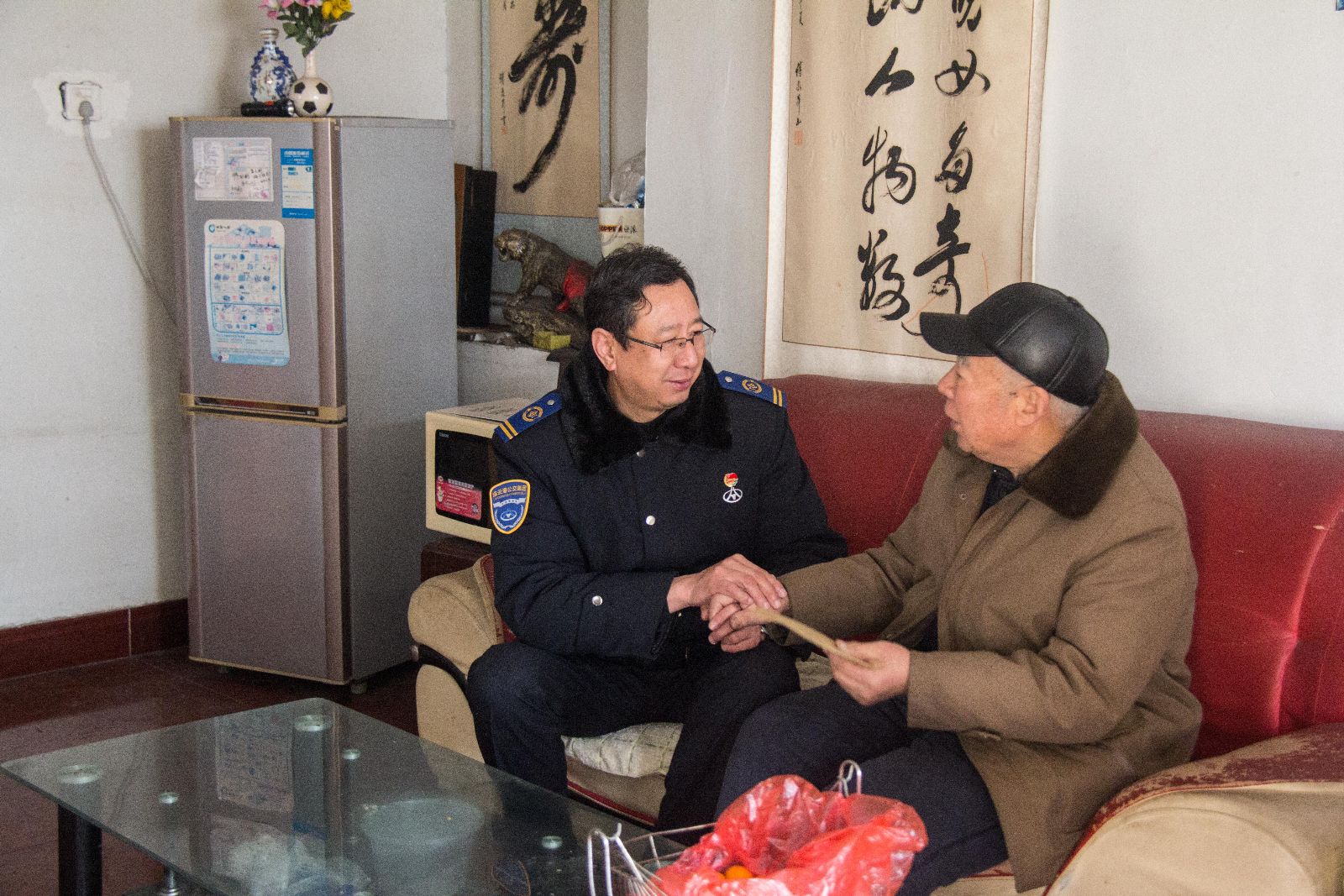 公交集團(tuán)走訪慰問(wèn)軍轉(zhuǎn)干部