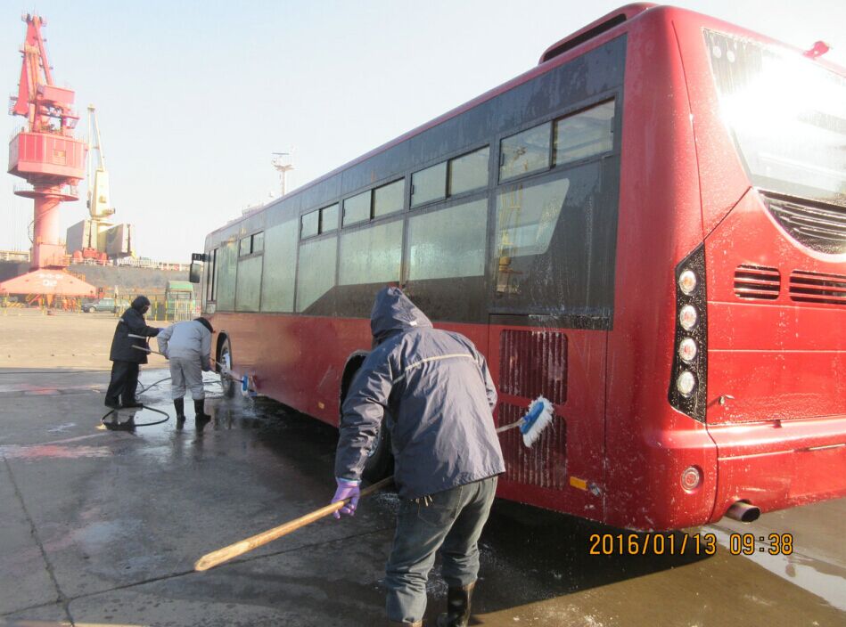 公交大浦廠港口服務人員抵抗低溫開展作業