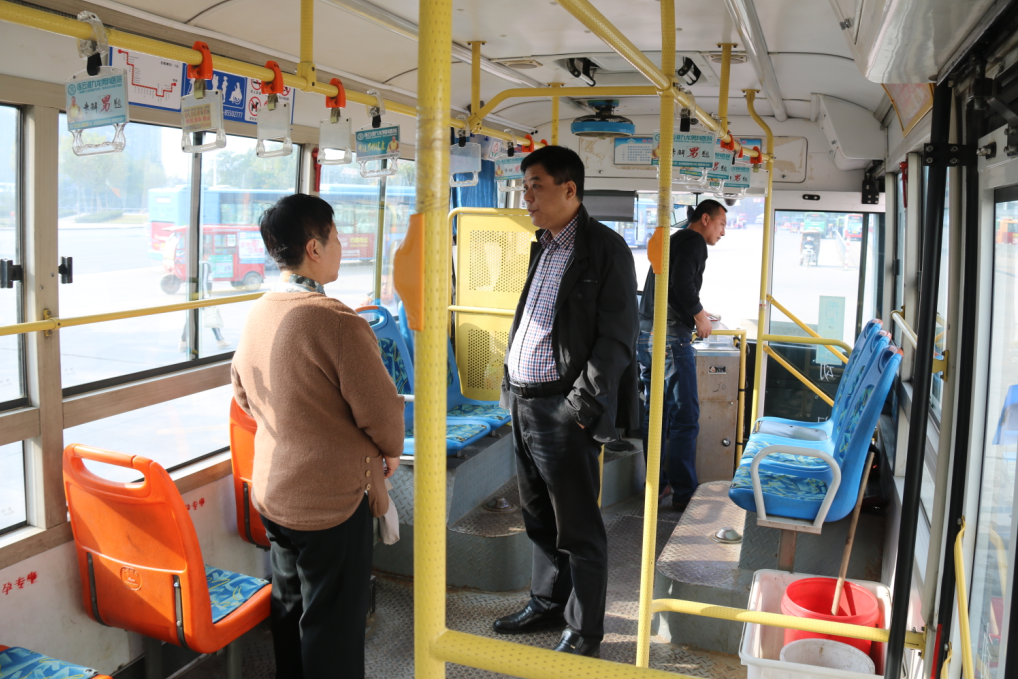 公交新浦公司重陽節開展“敬老”活動