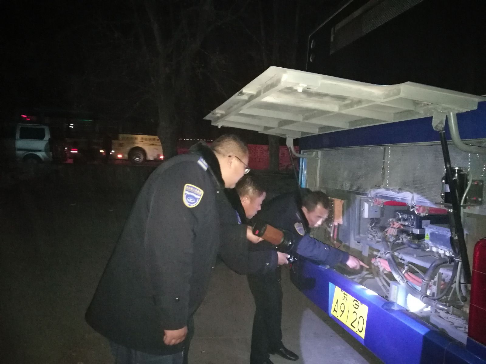 公交海州公司認真開展“事故隱患排查月”夜查活動